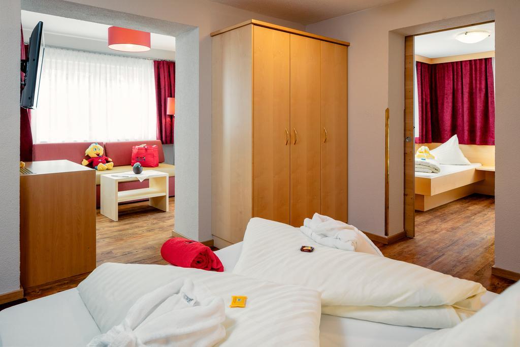 Kinderhotel Laderhof 라디스 외부 사진