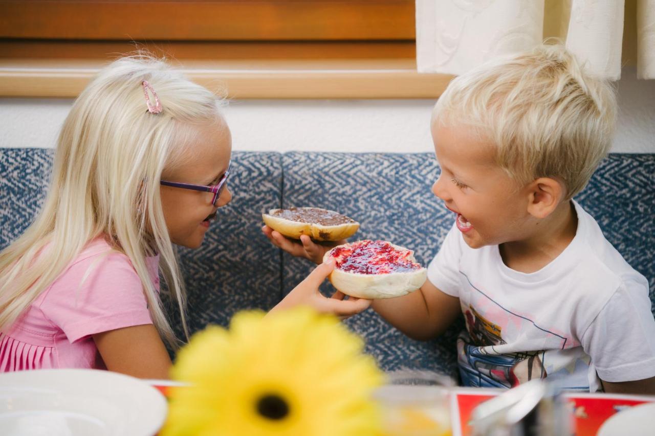 Kinderhotel Laderhof 라디스 외부 사진