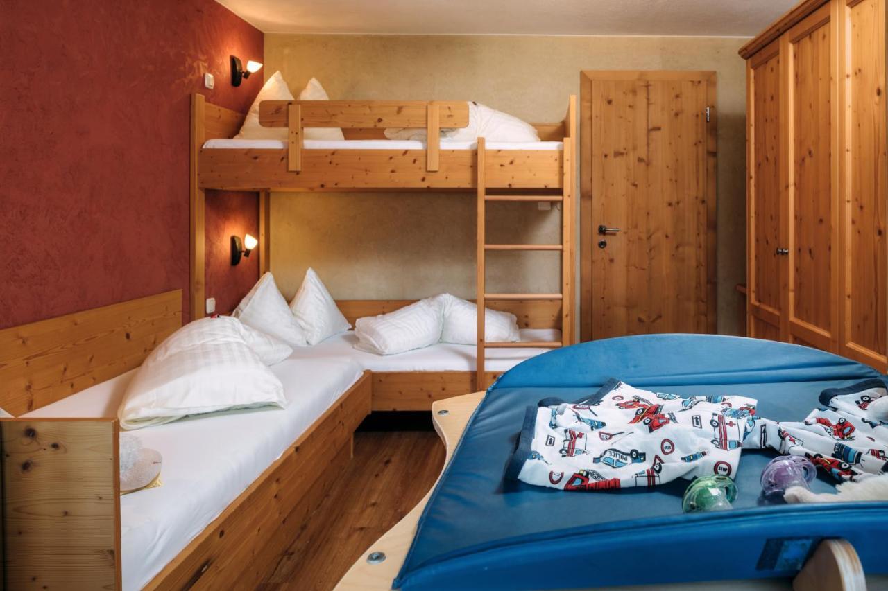 Kinderhotel Laderhof 라디스 외부 사진